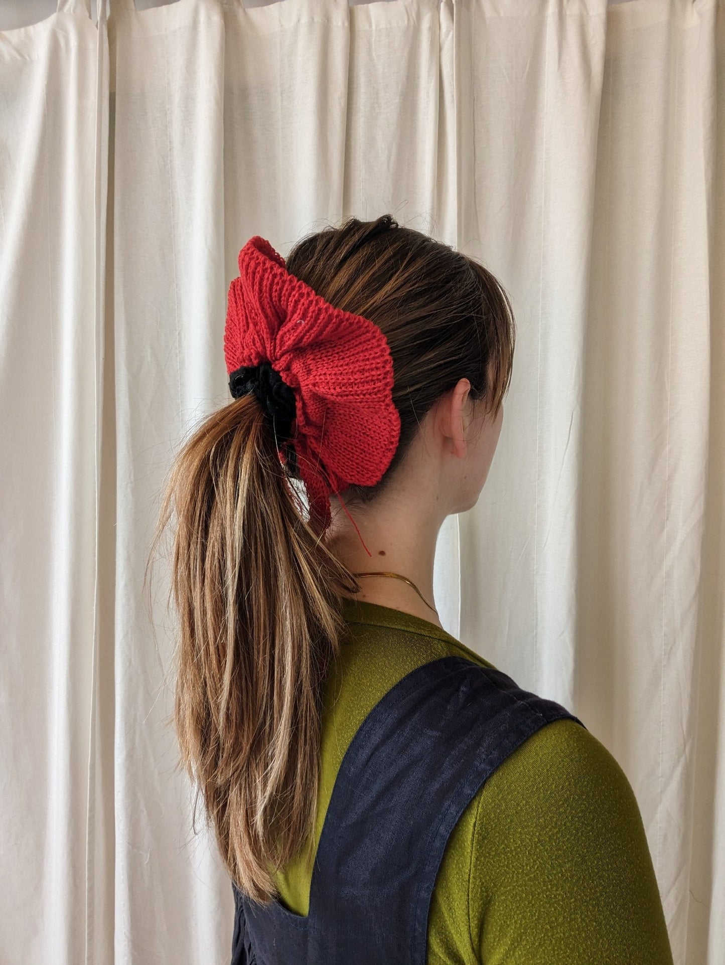 Red knitted bow wool scrunchie